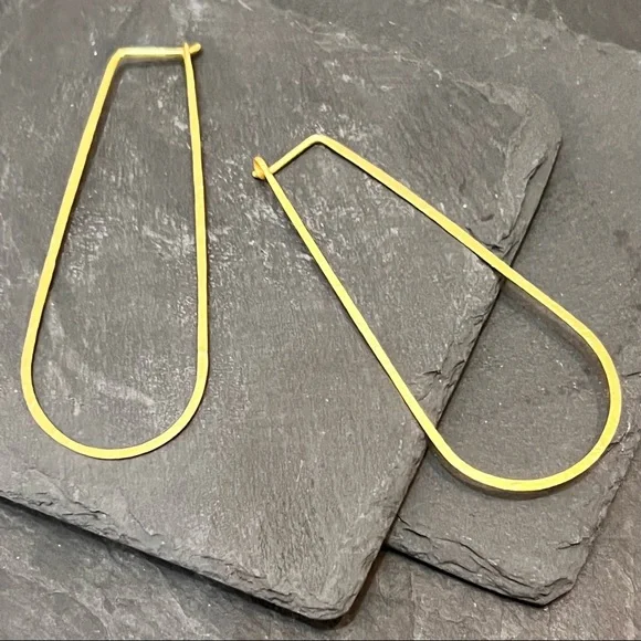 π3/$30 New Gold Teardrop Hoops - Picture 1 of 3